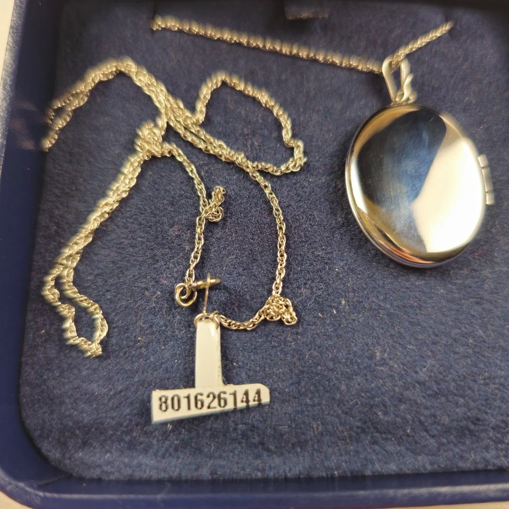 Fortunoff Ballou Heirloom Sterling Silver Oval Floral Locket Necklace Box 22 In